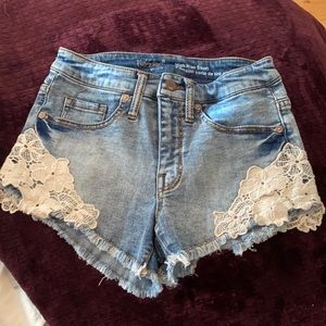 Mossimo high rise Jean shorts with lace🔴